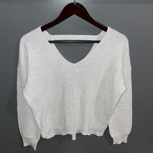 Hippie Rose NWT Women’s V-Neck Sweater Medium White Heather Gray